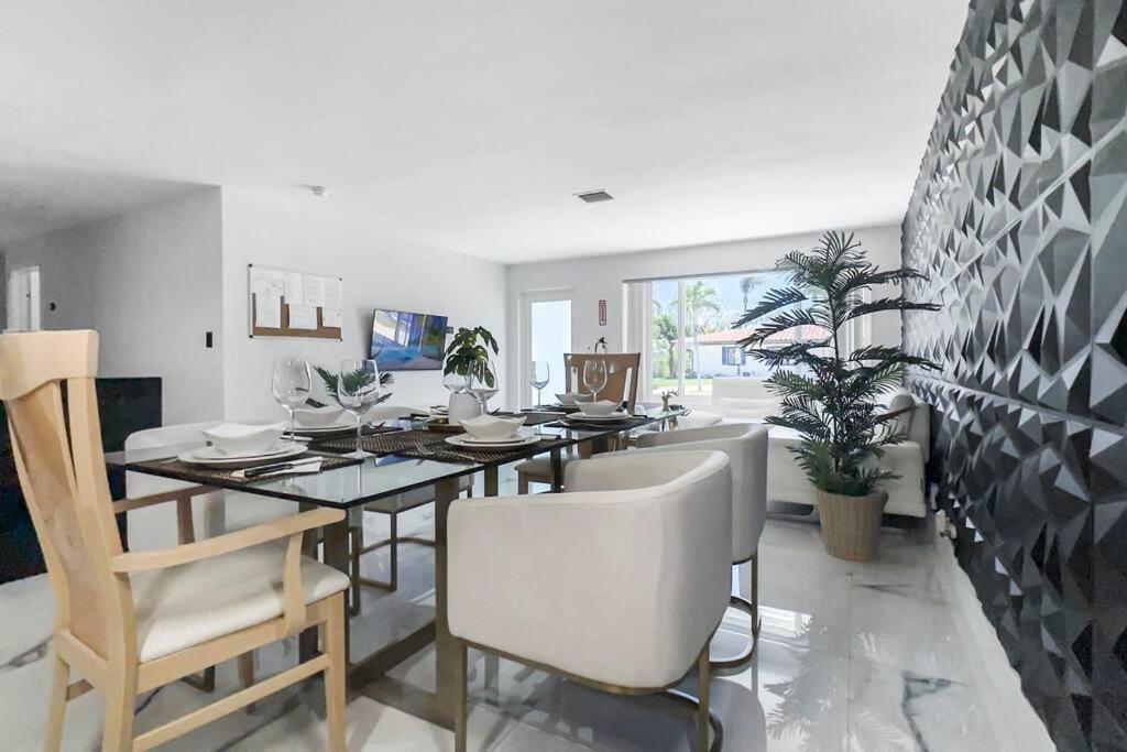 Amazing Home W Heated Pool 8 Mins To The Beach Lighthouse Point Eksteriør bilde